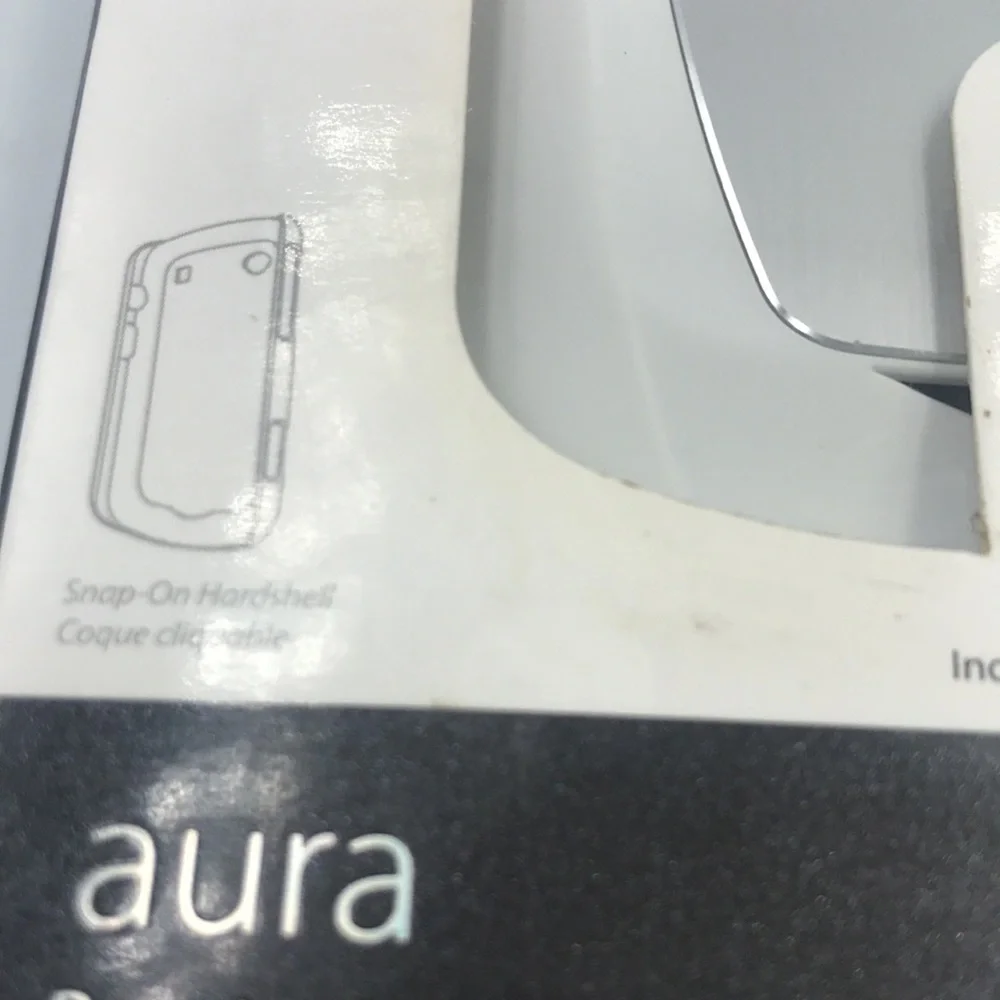 iSkin Aura cell phone cover for blackberry Gold 9900/9930